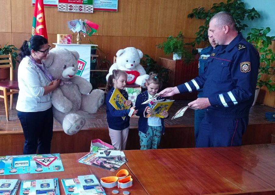 Сотрудники ГАИ в Славгороде  приняли участие в благотворительной акции