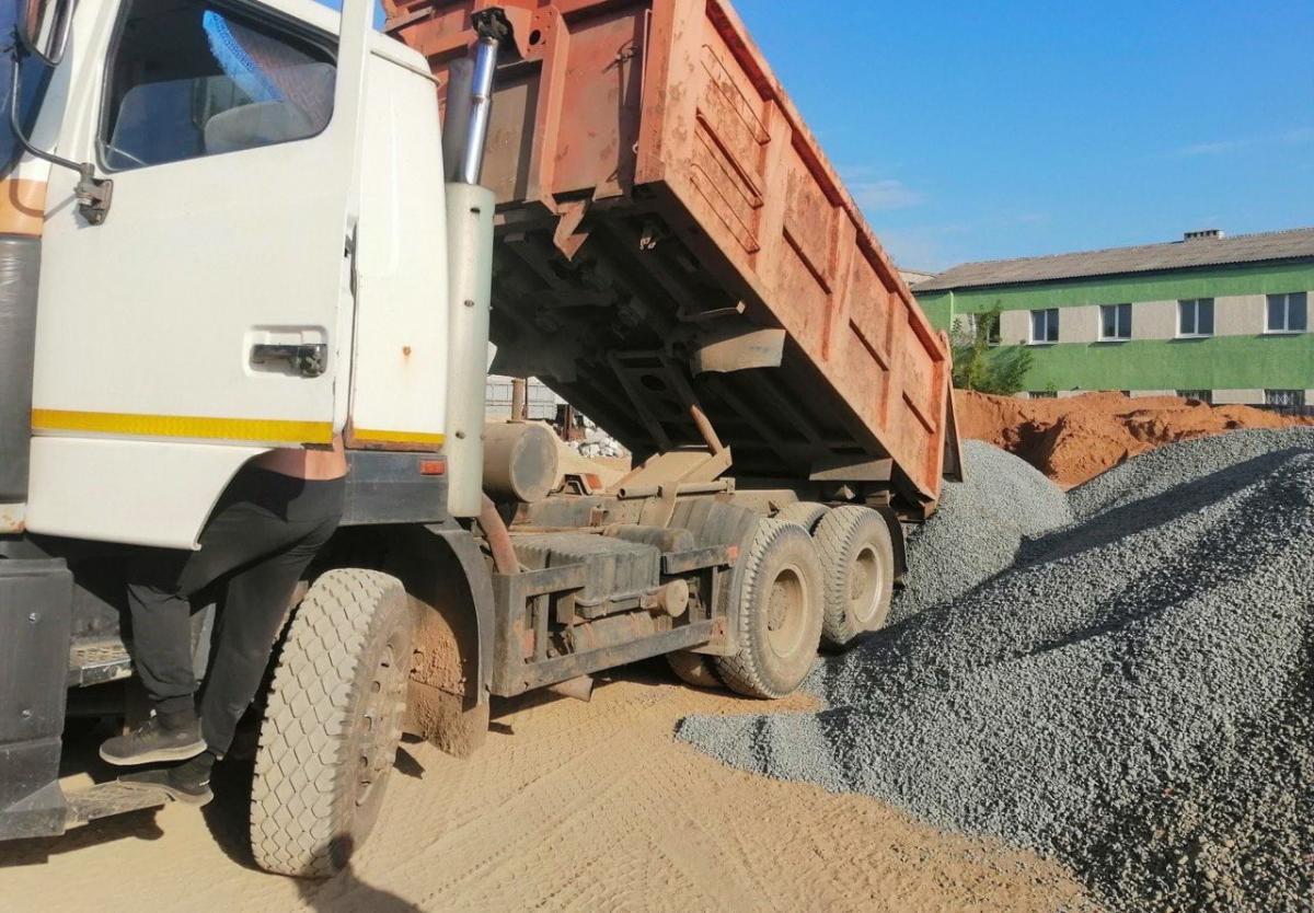 В Горках водитель похитил с территории предприятия почти 16 тонн щебня