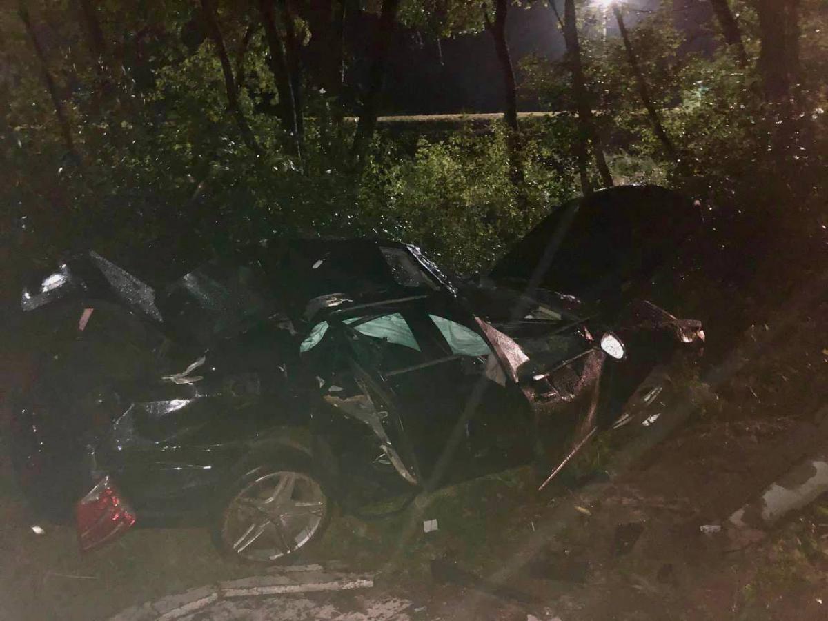 Пьяный бесправник в Бобруйске наехал на опору ЛЭП