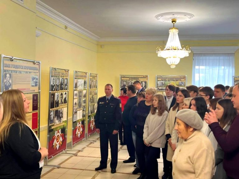 Во дворце Потемкина в Кричеве открылась передвижная выставочная мобильная экспозиция «Героическая летопись Кричевщины»