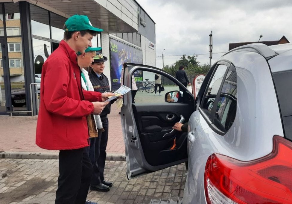 В Костюковичах сотрудники ГАИ провели профилактическую акцию "Оставь автомобиль дома!"