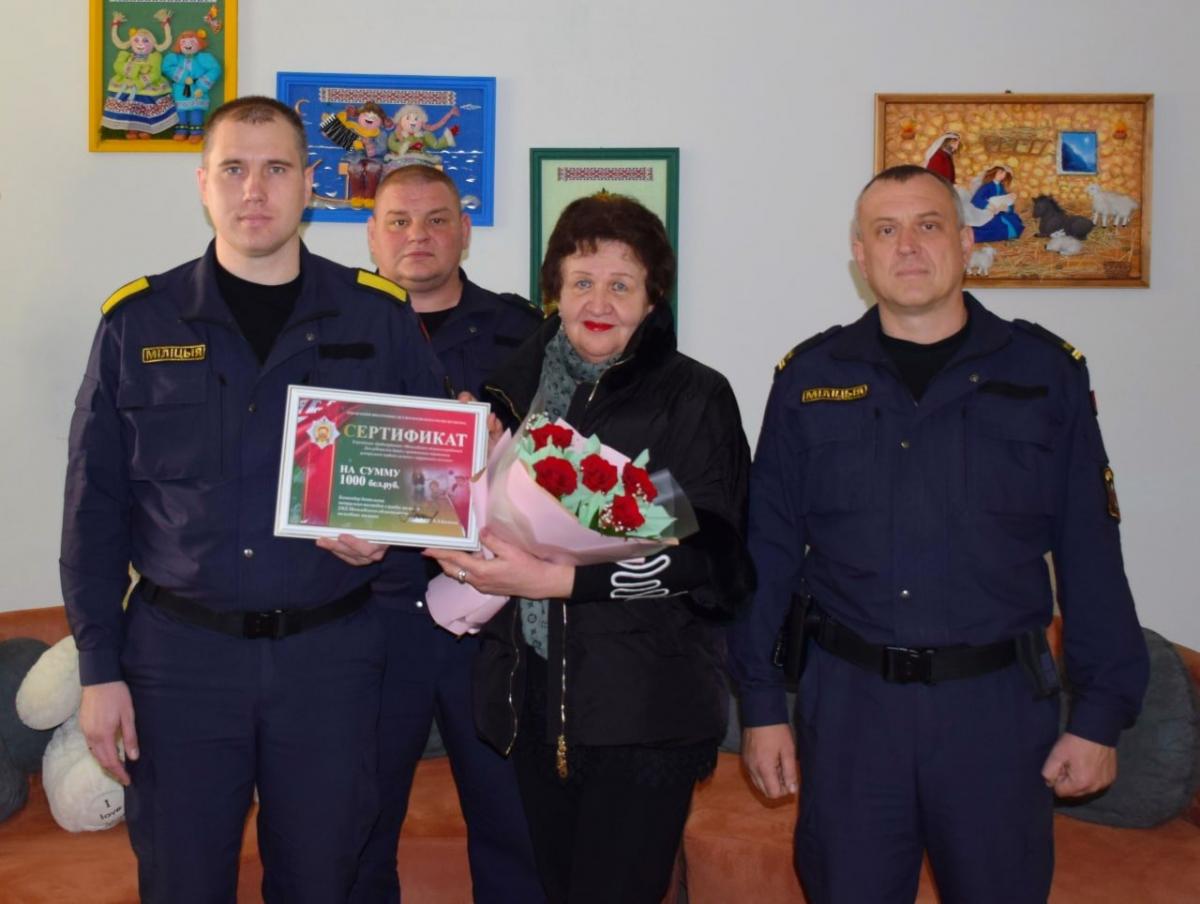 Сотрудники батальона ППСМ передали сертификат Дому ребенка