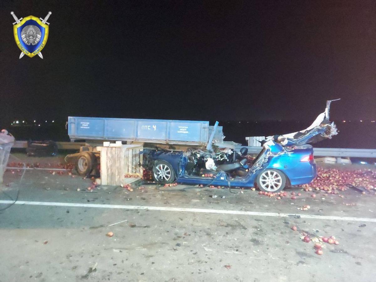 Устанавливаются очевидцы смертельного столкновения легкового автомобиля с трактором в Могилевском районе