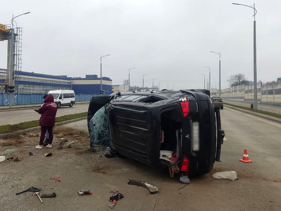 Могилевчанка не справилась с управлением - джип опрокинулся