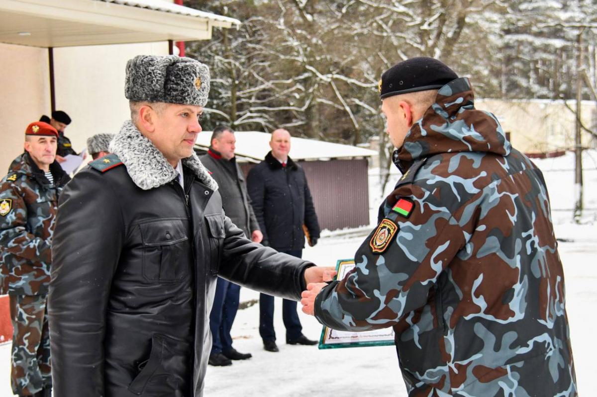 Начальник УВД облисполкома вручил награды сотрудникам ОМОН