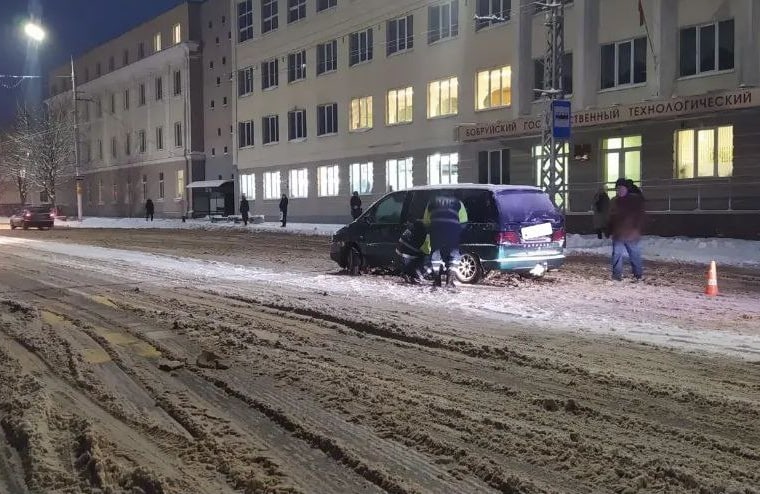 В Бобруйске ребенок попал под колеса автомобиля