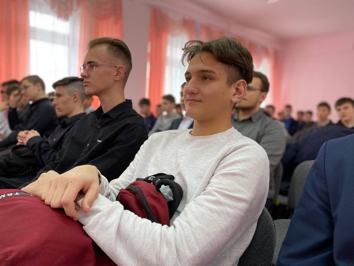 Начальник ИДН Октябрьского РОВД Могилева побеседовал с подростками из трёх школ