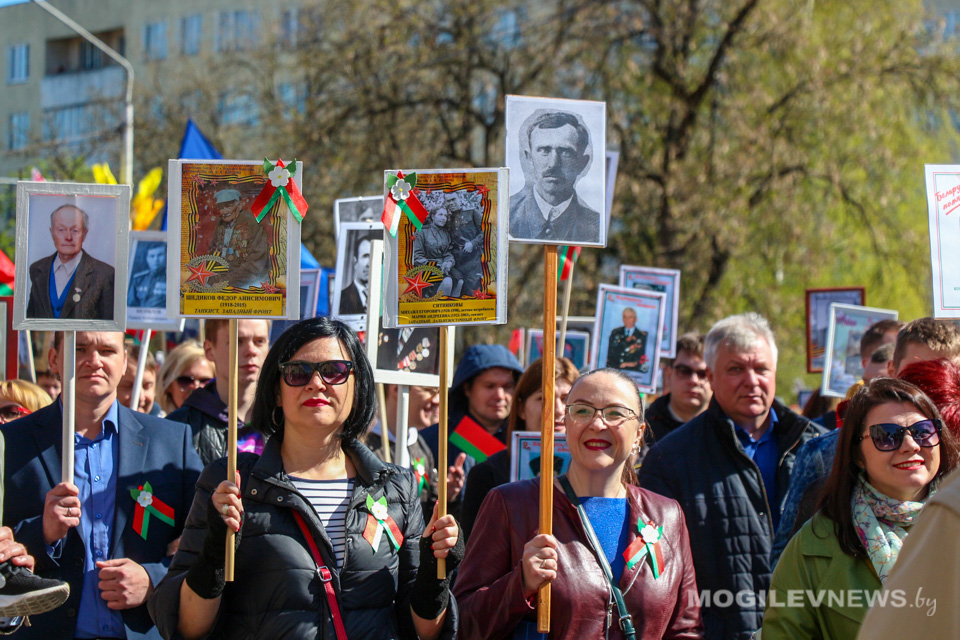 Могилевчане приняли участие в республиканской акции «Беларусь помнит. Помним каждого». Фото