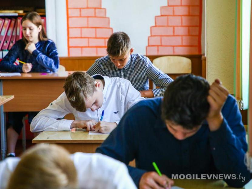 Более 960 человек приняли участие в областном этапе Республиканской олимпиады по учебным предметам