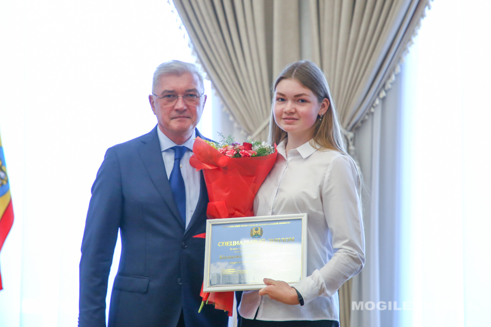 Лучших учащихся Могилевской области и их педагогов чествовали в  ДК области. Фото