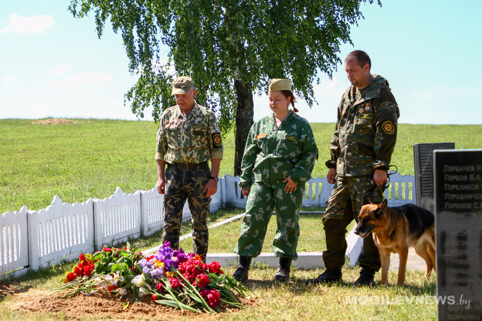 Останки 12 красноармейцев перезахоронили в Чаусском районе. Фото