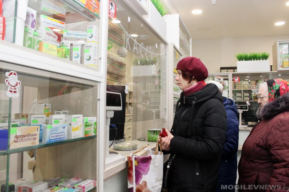 Минздрав: лекарств и медизделий на складах достаточно