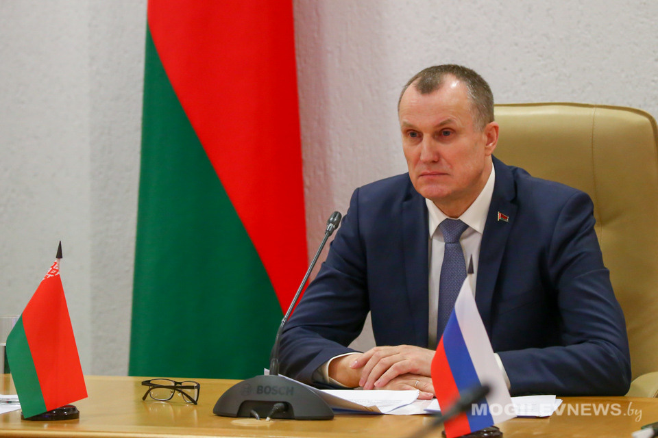 В форуме, посвященном Дню единения народов Беларуси и России, принял участие Анатолий Исаченко. Фото