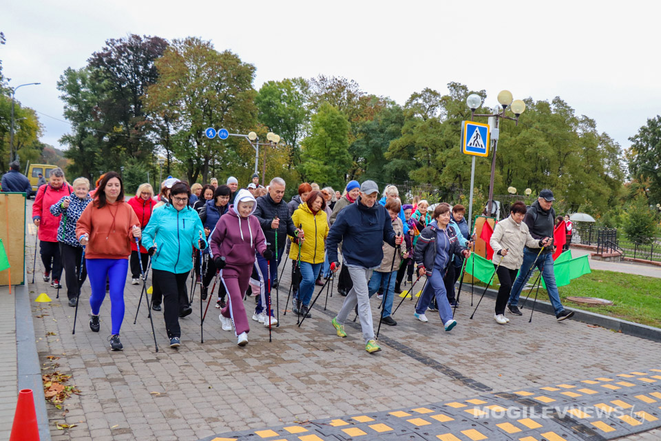 Марафон по скандинавской ходьбе провели в Могилеве. Фото