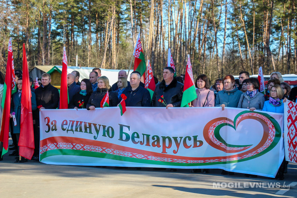 Митинг-реквием в память о жертвах сожженных деревень прошел в Борках. Фото