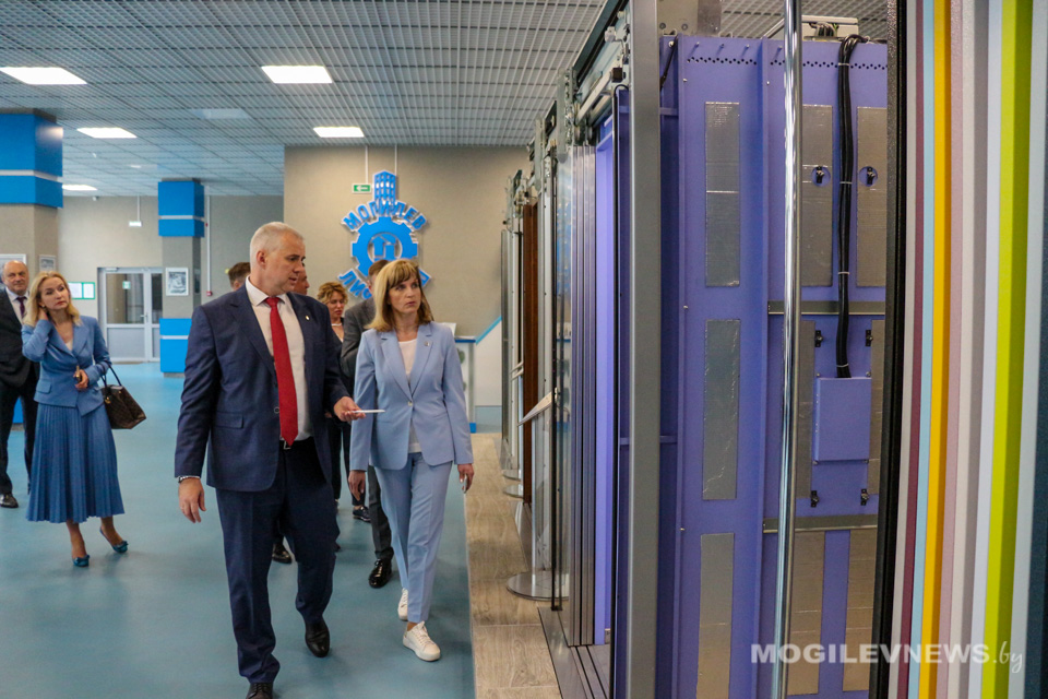 Делегация Хабаровского края посетила Могилевлифтмаш. Фото. Видео