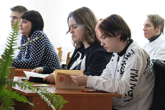 В Климовичском государственном аграрном колледже прошла встреча в рамках празднования Дня Конституции