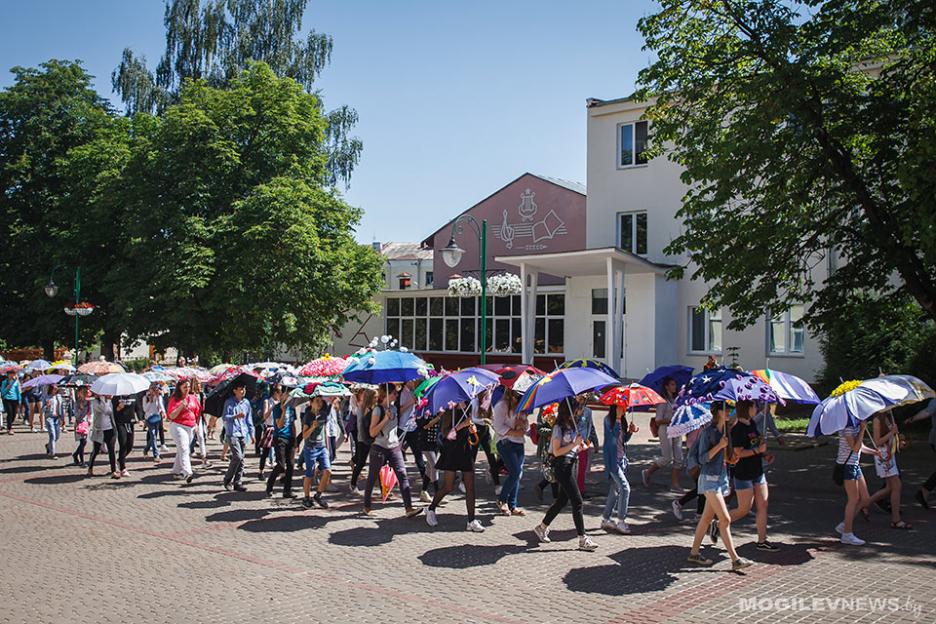 «Парад зонтов», выставка «Советская игрушка» и концерт пройдут в Могилеве 1 июня