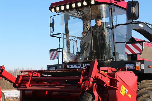 Сельхозпредприятия Климовичского района получили новые кормоуборочные комбайны