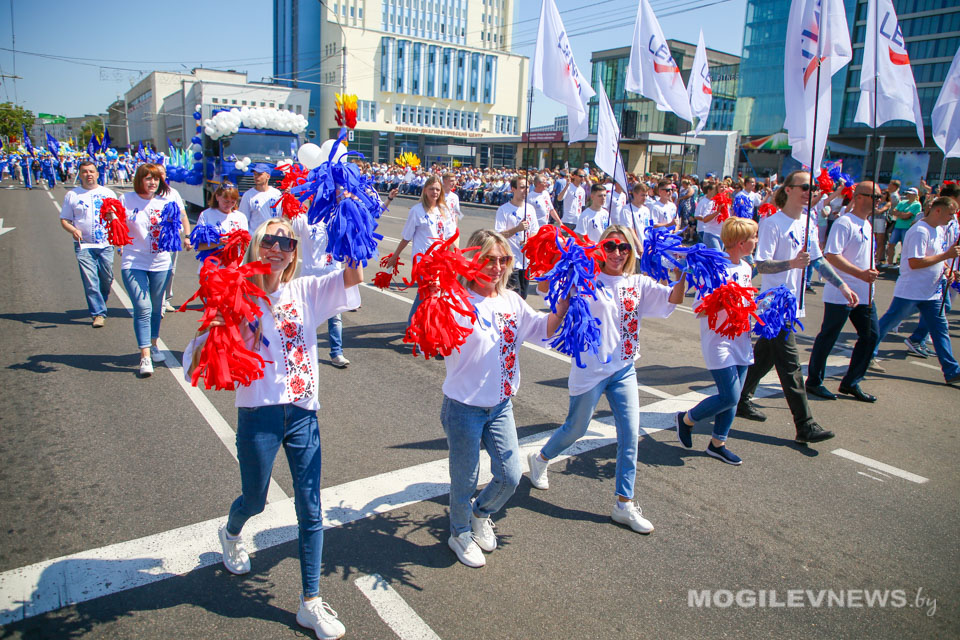 Шествие в честь 755-летия Могилева прошло на центральной улице города. Фото