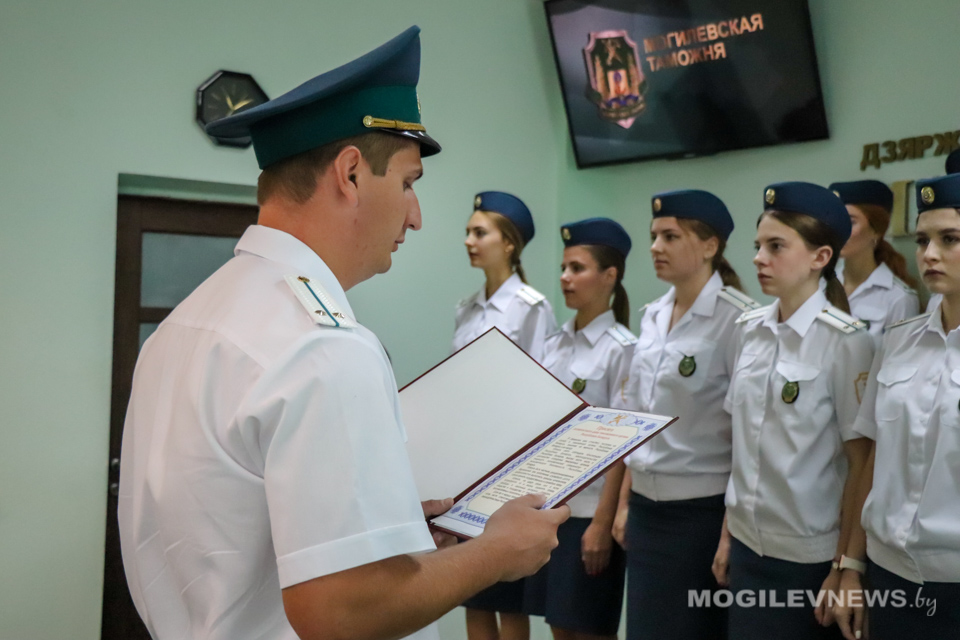 Молодые таможенники принесли присягу на верность Родине. Фото