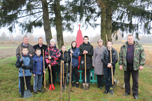 Климовчане приняли участие в акции «Дерево героя»