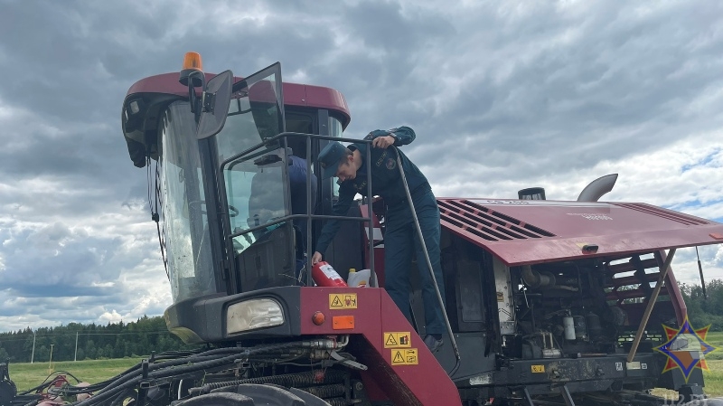 Мониторинги мест заготовки и складирования грубых кормов в хозяйствах проводит Шкловский РОЧС