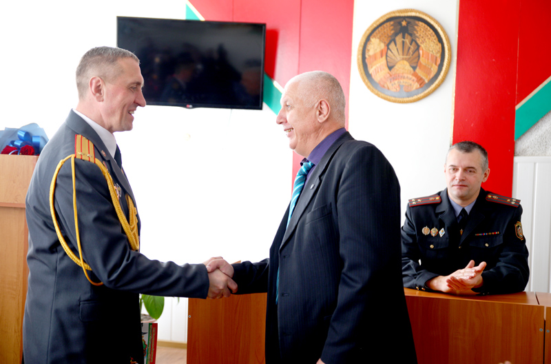 В Климовичах на заслуженный отдых торжественно проводили заместителя начальника ОВД райисполкома