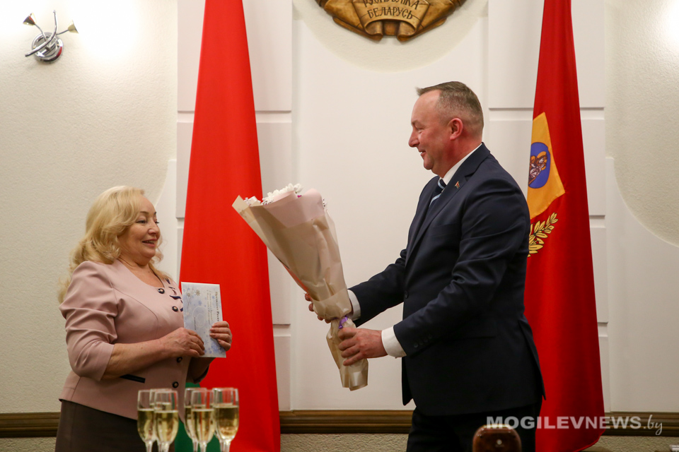 Александр Лукашенко поздравил заслуженных работников  культуры Могилевской области с наступающим Новым годом.  Фото