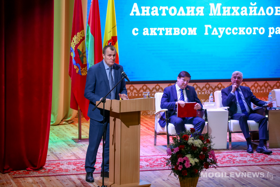 Анатолий Исаченко совершил рабочую поездку в Глусский район