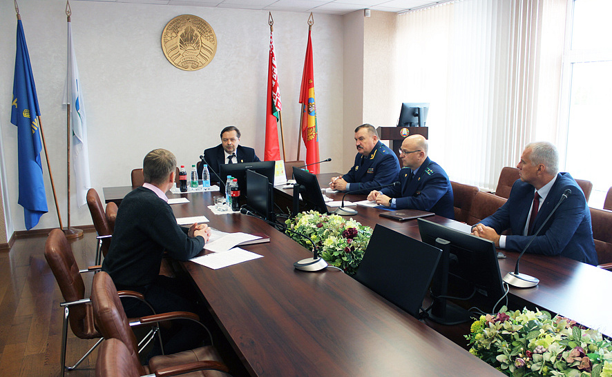 Заместитель Генпрокурора Сергей Хмарук с рабочим визитом посетил ОАО «Могилевлифтмаш», где провел прием граждан