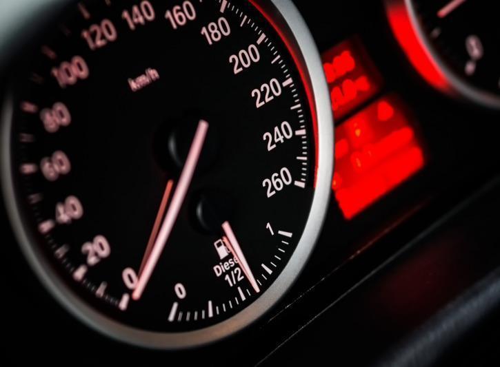 О работе мобильных датчиков контроля скорости с 30 августа рассказали в ГАИ