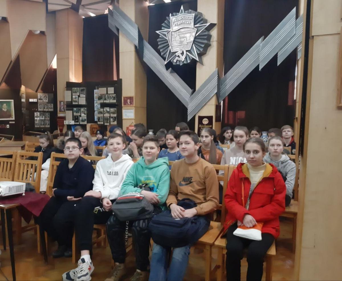 Литературно-музыкальная композиция «Дорогами Победы» собрала школьников в Центре досуга и творчества Бобруйска