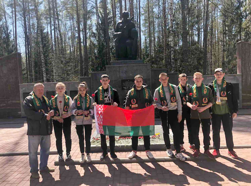 Ученики Вендорожской школы посетили мемориальный комплекс «Усакино»