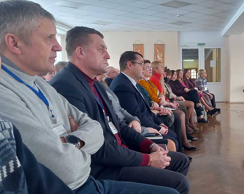 Изменения и дополнения в Конституцию обсудили в трудовом коллективе Могилевского областного центра творчества