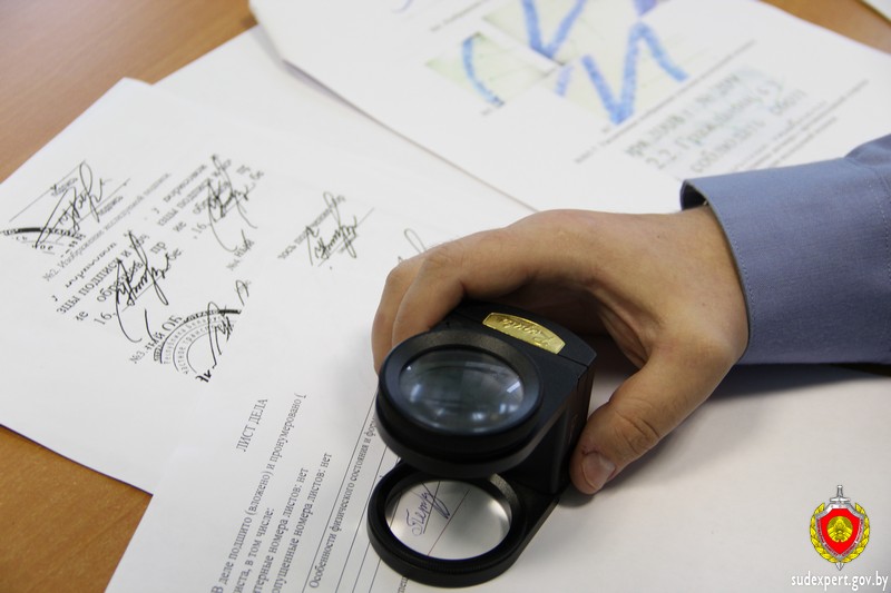 Судебные эксперты исследовали записи и подписи в фиктивном кредитном договоре