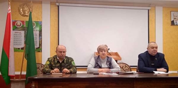 Изменения и дополнения в Конституцию Беларуси обсудили в Краснопольском лесхозе