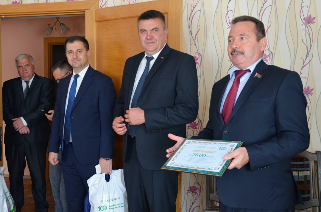 Председатель Правления ОАО «АСБ Беларусбанк», Член Совета Республики Национального собрания Республики Беларусь Виктор Ананич побывал на Могилевщине с важной миссией