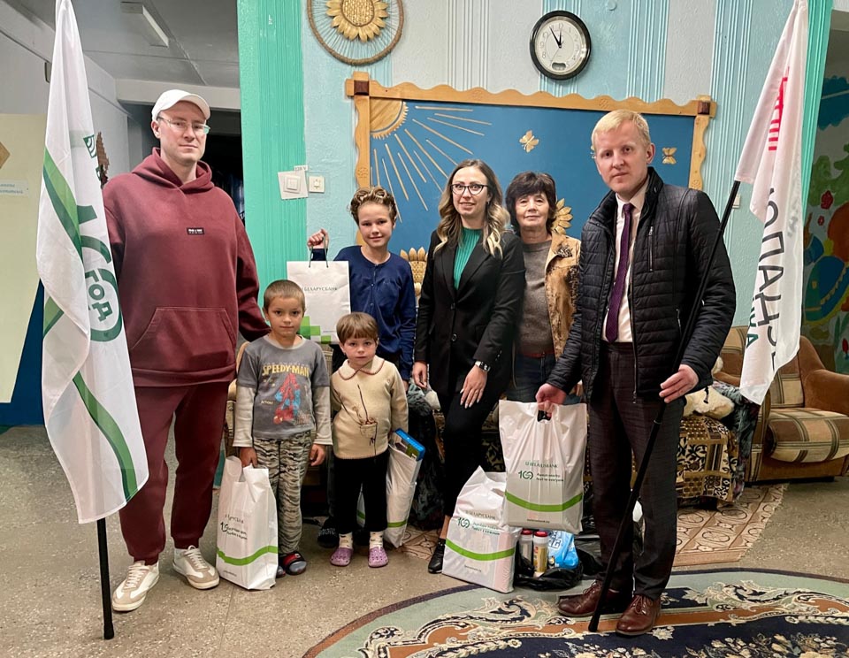 ПО ОО «БРСМ» Могилевского областного управления №700 ОАО «АСБ Беларусбанк» ко Дню знаний принял участие в республиканской акции “Соберем портфель вместе”