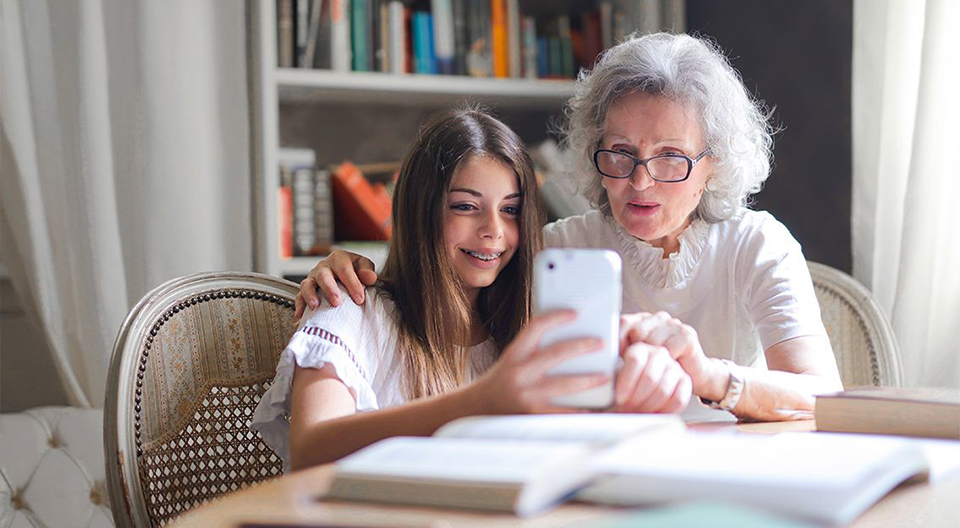 МТС проводит очередной набор в онлайн-школу для людей старшего поколения #НаучиСвоихБлизких