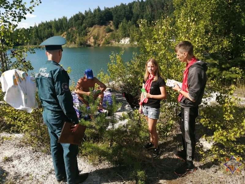 Климовичские спасатели совместно с БРСМ провели рейд по местам отдыха у воды