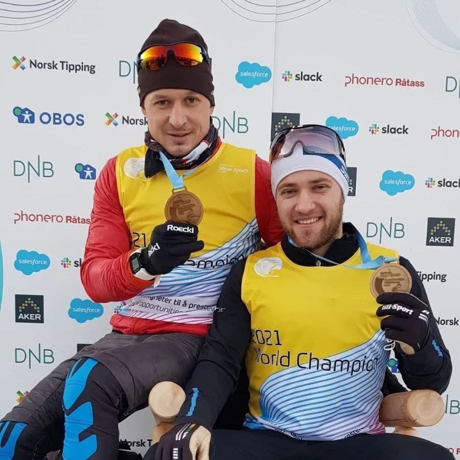 Белорусский спортсмен Юрий Голуб и его лидер Владимир Чепелин завоевали золотую медаль в биатлонном спринте среди пралимпийцев на ЧМ по зимним видам спорта в Лиллехаммере