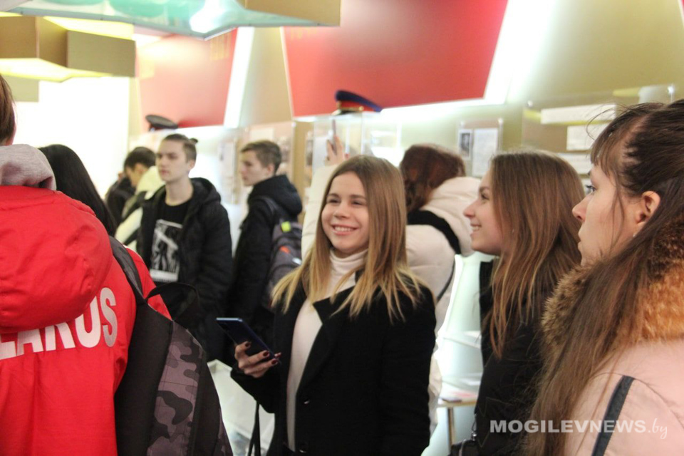 В отделе ГАИ УВД Могилевского облисполкома для студентов МГУ имени А.А.Кулешова и БГУП была организована экскурсия внутри организации