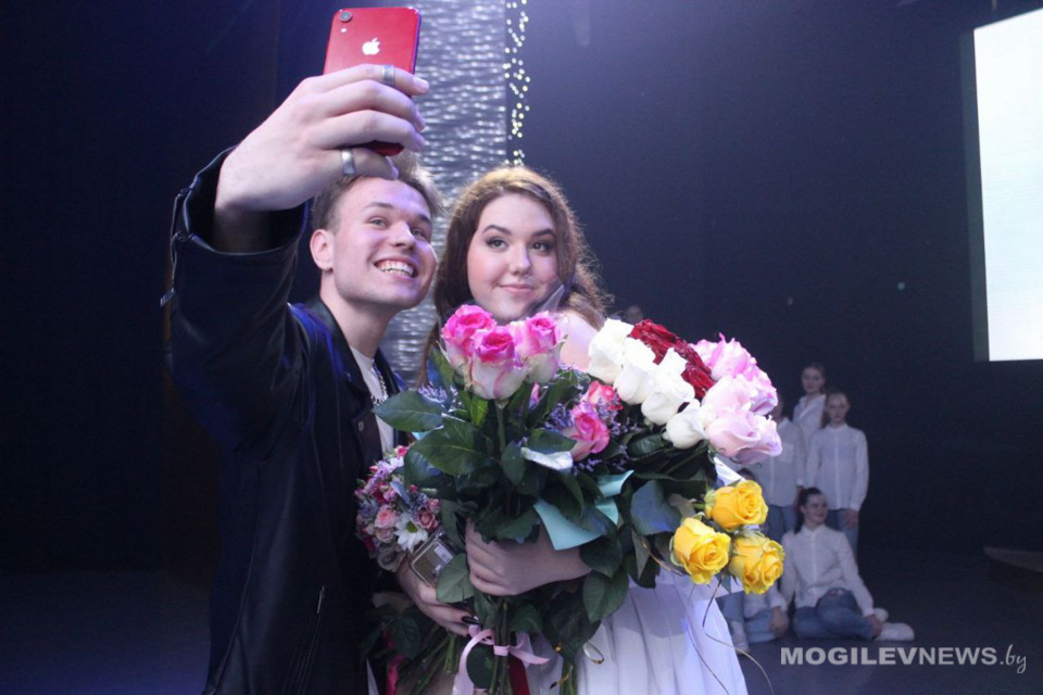 Первый сольный концерт участницы проекта "Х-фактор" Анастасии Скоропад прошел в Могилеве