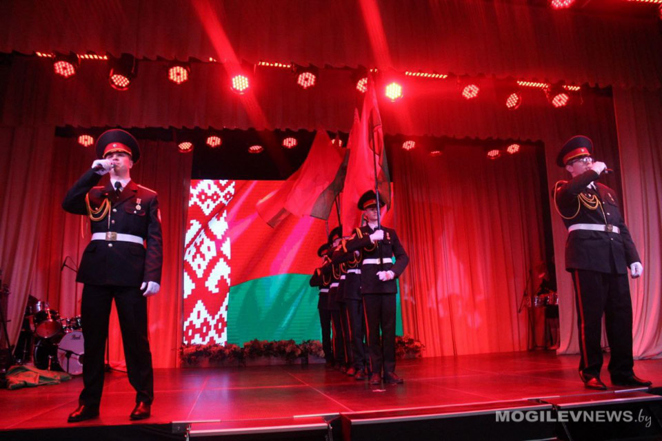 XI фестиваль патриотической песни "Красная гвоздика" прошел в Могилеве. Фото