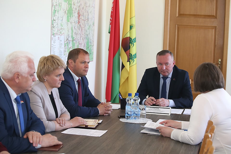 Леонид Мартынюк: выездные приемы позволяют сделать срез волнующих граждан вопросов на местах