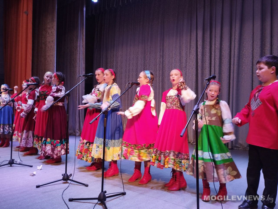 Международный фестиваль детского творчества «Золотая пчелка» проходит в Климовичах