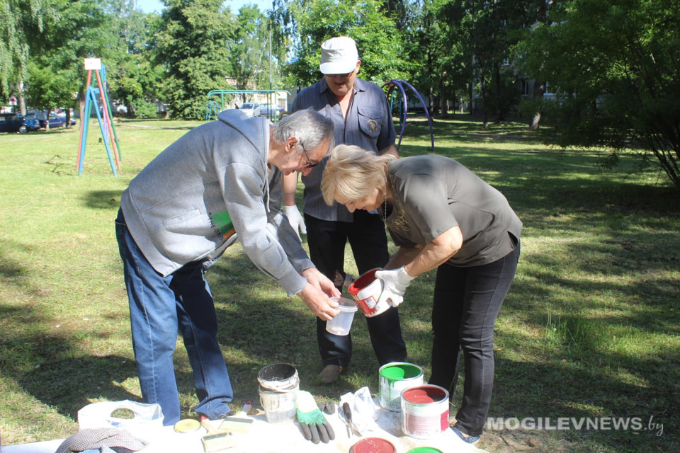 Акция "Сделаем наш город краше" проходит в Могилеве. Фото