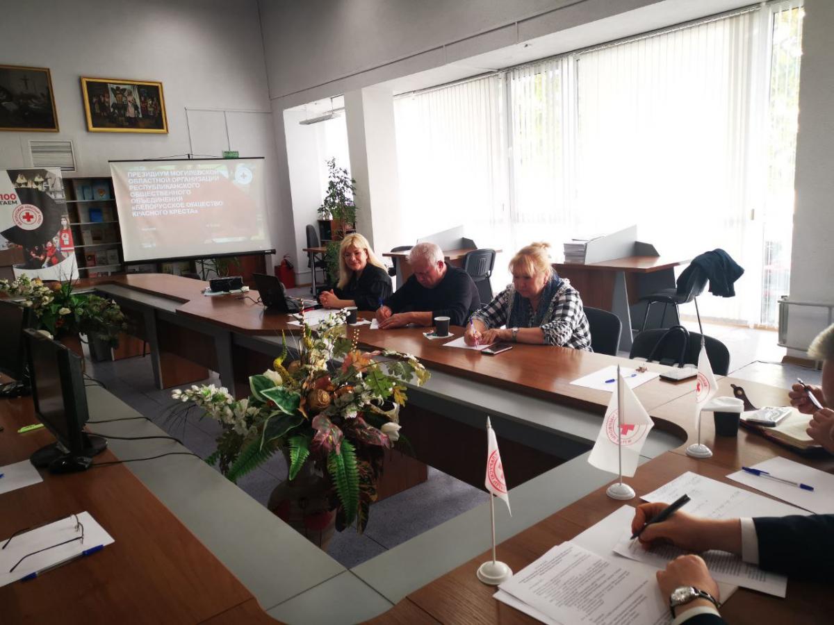 В Могилевской области сотрудники и волонтеры Красного Креста помогли подготовить к школе 899 нуждающихся ребят