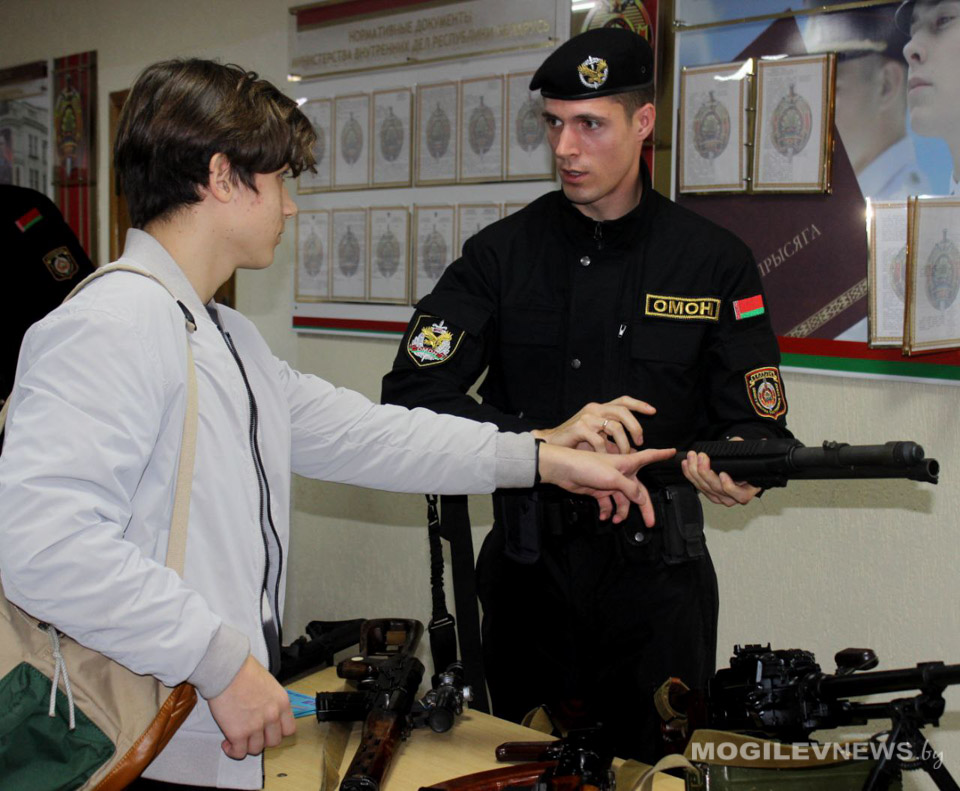Несколько сотен учащихся побывали в УВД Могилевского облисполкома